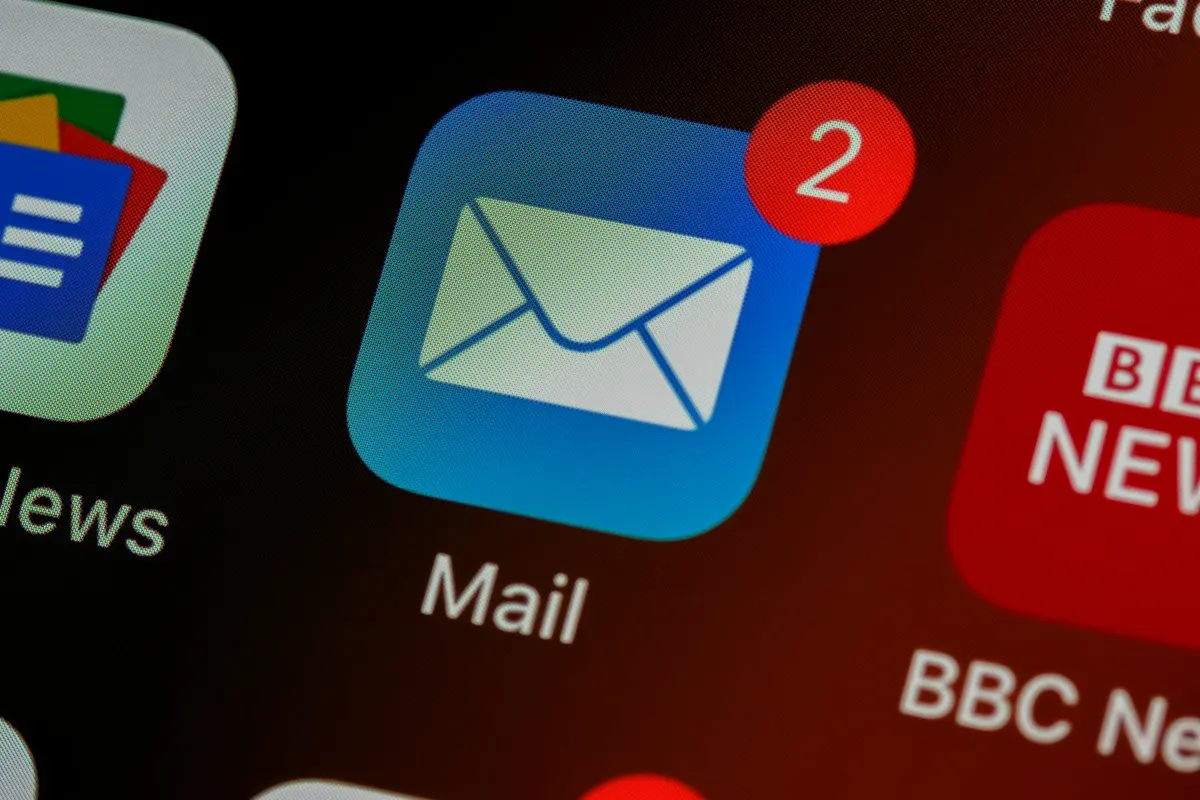 Mail app with an unread badge
